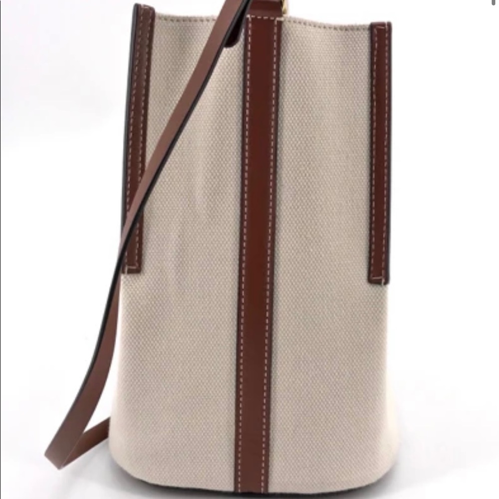 Burberry Logo Graphic Peggy - Picture 2 of 6